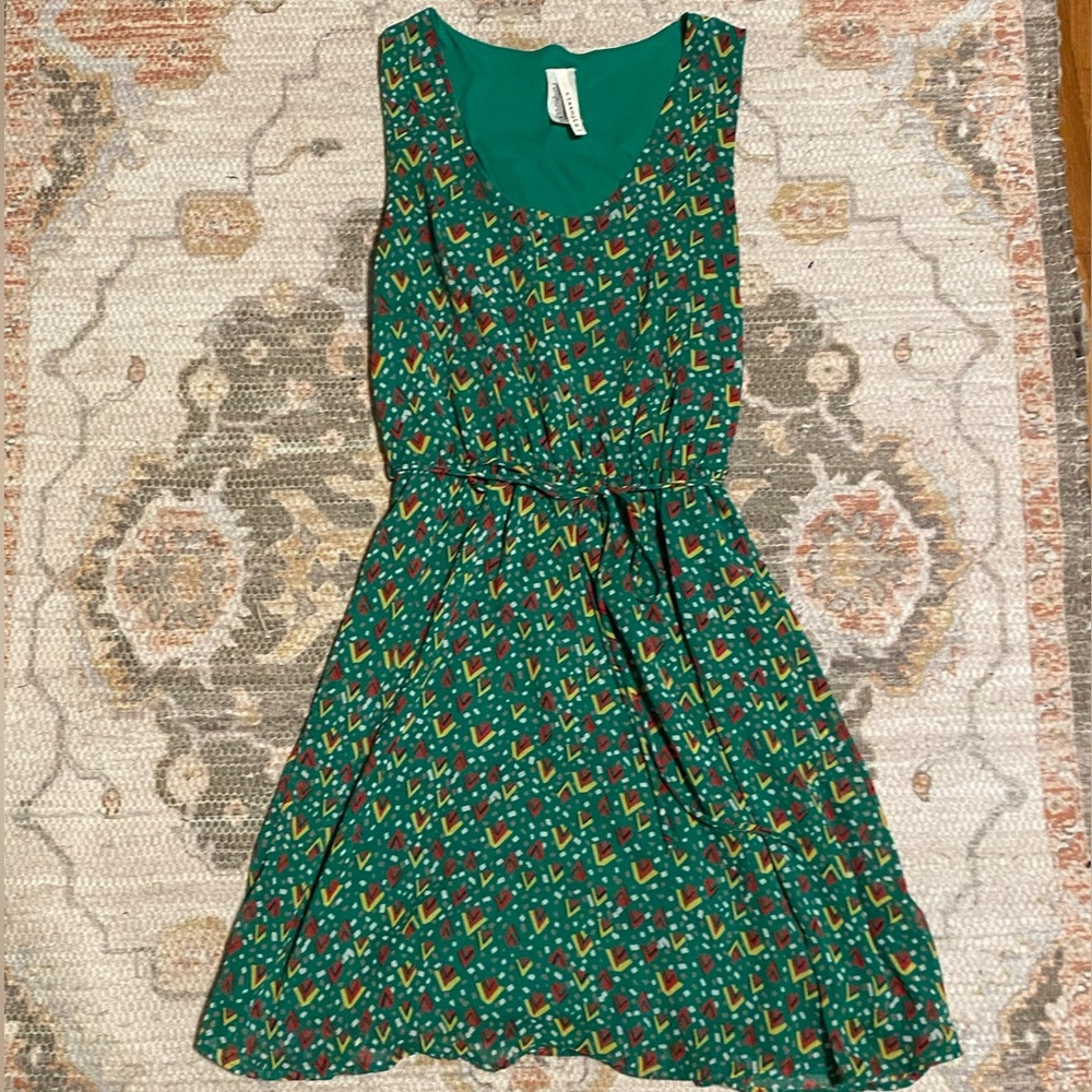 Green graphic belted dress